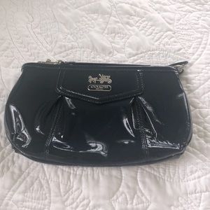 🦋 COACH navy blue wristlet